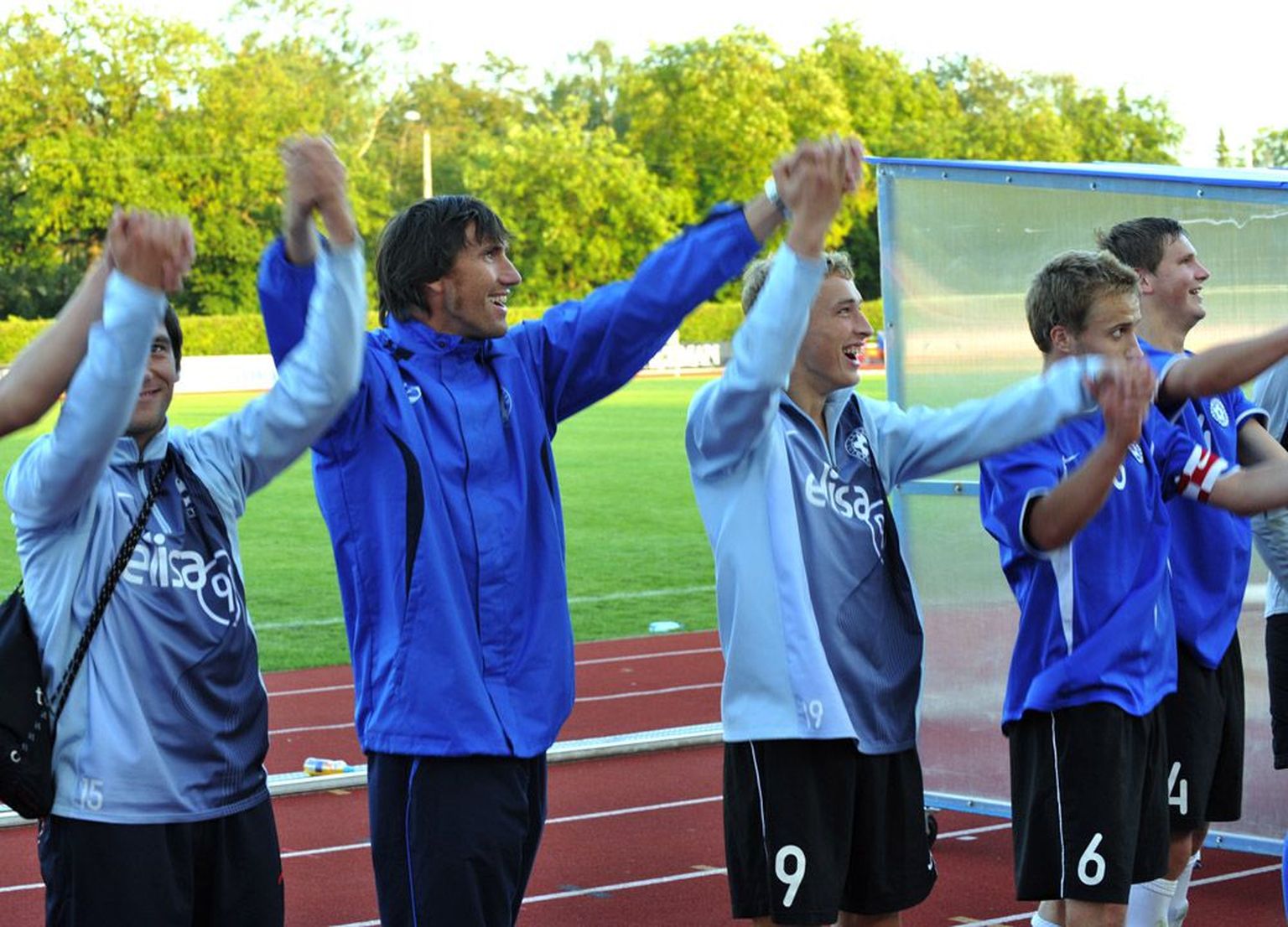 Eesti U19 koondise sakslasest peatreener Frank Bernhardt (keskel)