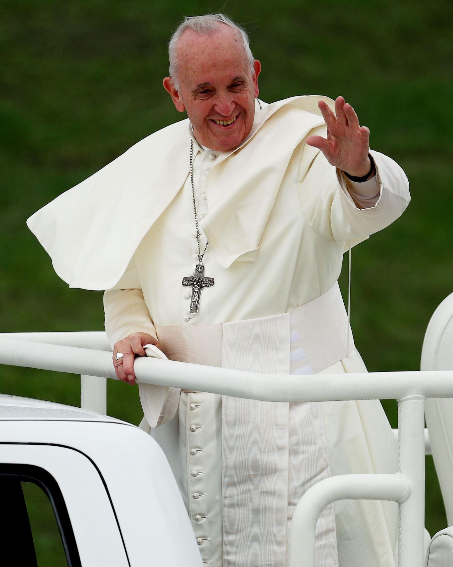 Paavst teel eile perede kohtumise lõpetanud missale Dublini Phoenixi pargis.