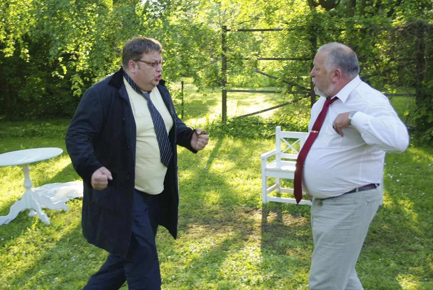 Taluperemees Madis Mäeotsa osas on Agu Lall, rikast kosilast Joosep Rässakat kehastab Tarmo Männik.