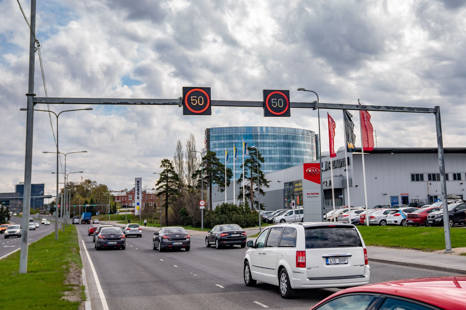 Digitaalsed liiklusmärgid Tammsaare teel. Foto on illustratiivne