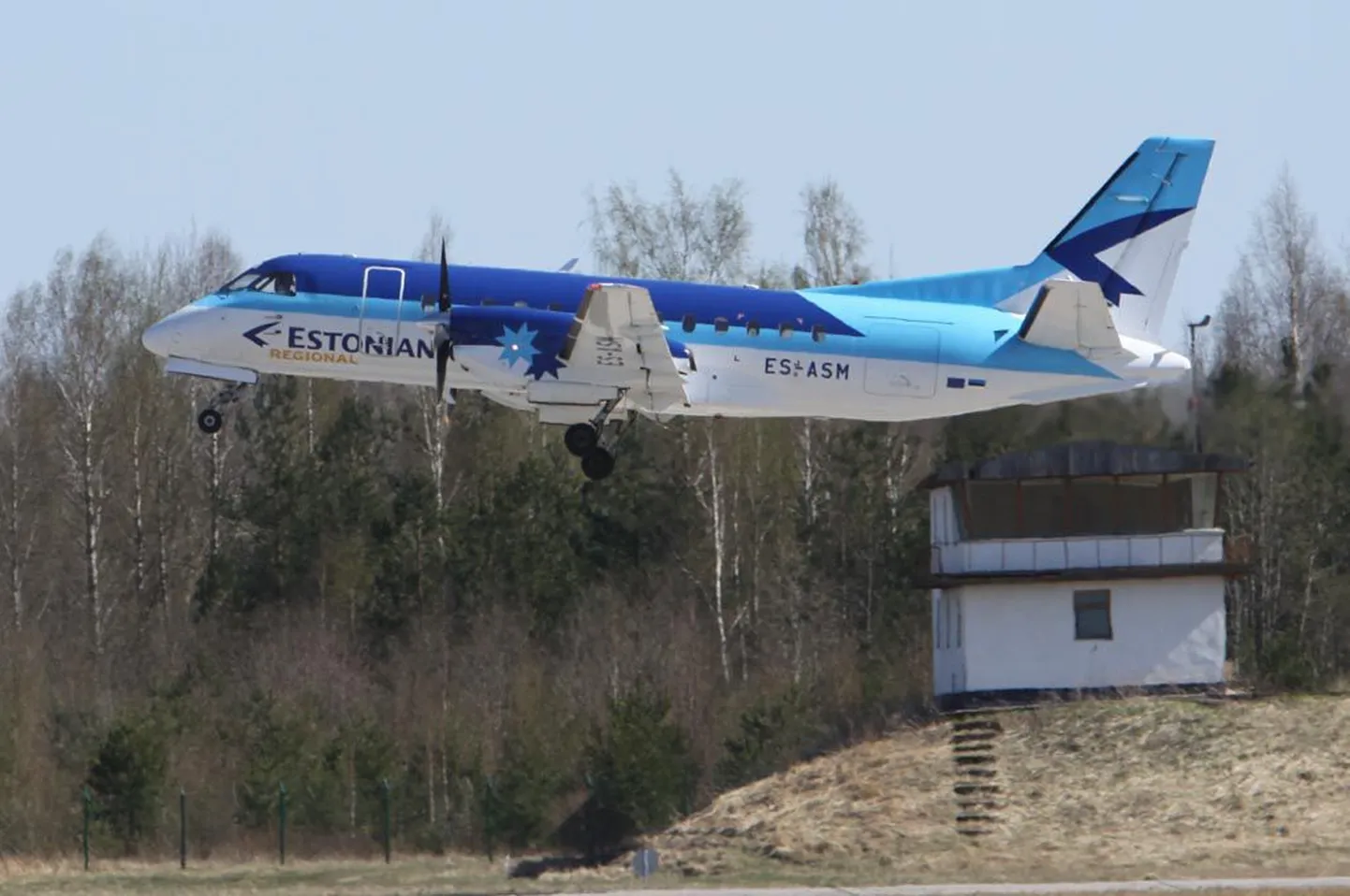 Pärnu ja Stockholmi vahet sõidab korra nädalas 33kohaline lennuk Saab 340.