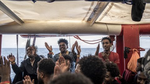 Hätta sattunud migrandid jõudsid Touloni, Itaalia taunib Prantsusmaa reaktsiooni