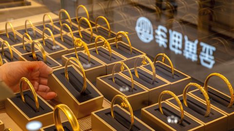 SAAGE TUTTAVAKS ⟩ Kulla ja hõbeda hinnarallile annavad hagu need Hiina «tädid»