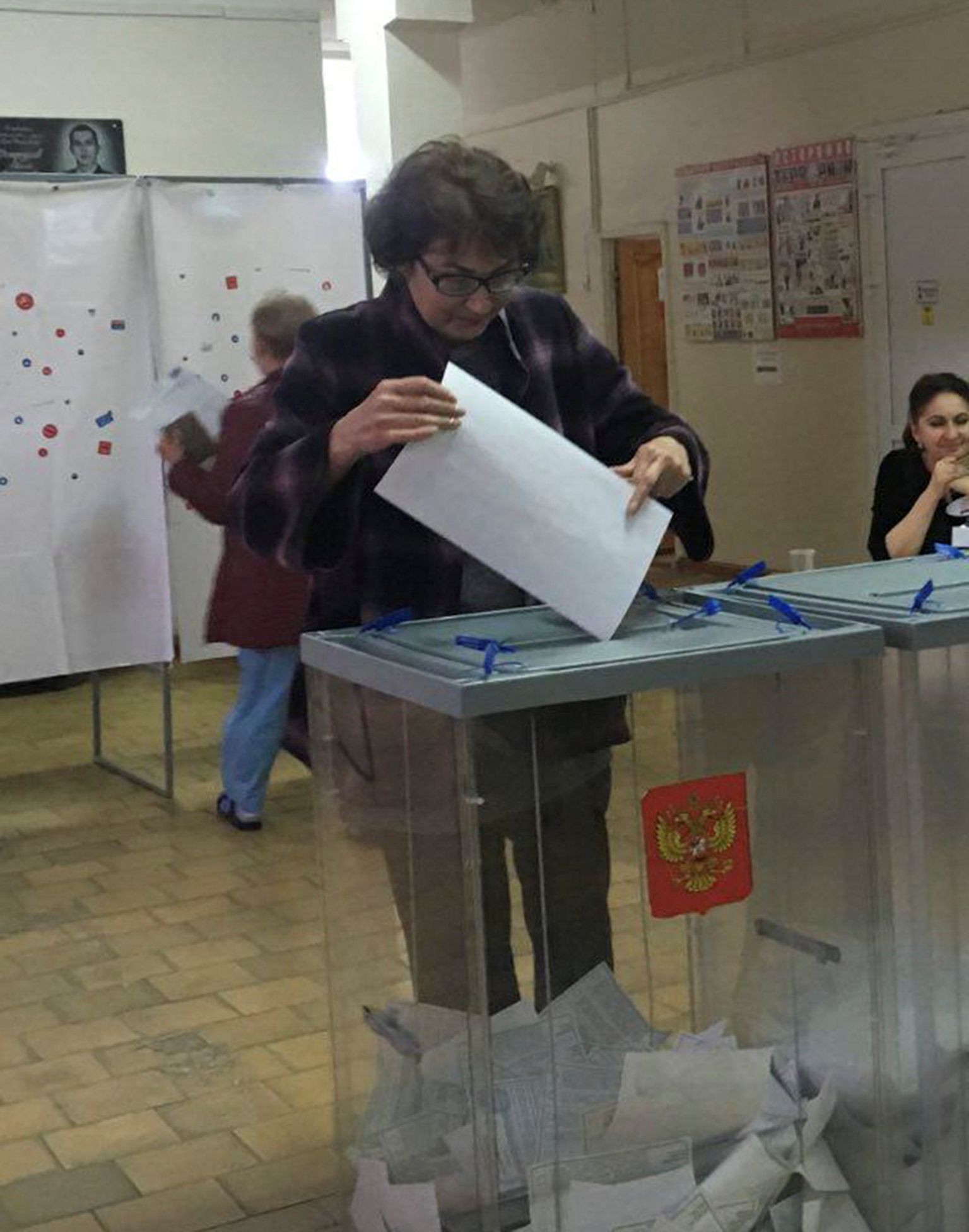 Reutersi ajakirjanikud panid tähele, et Ljudmilla Sklõarevskaja hääletas mitu korda