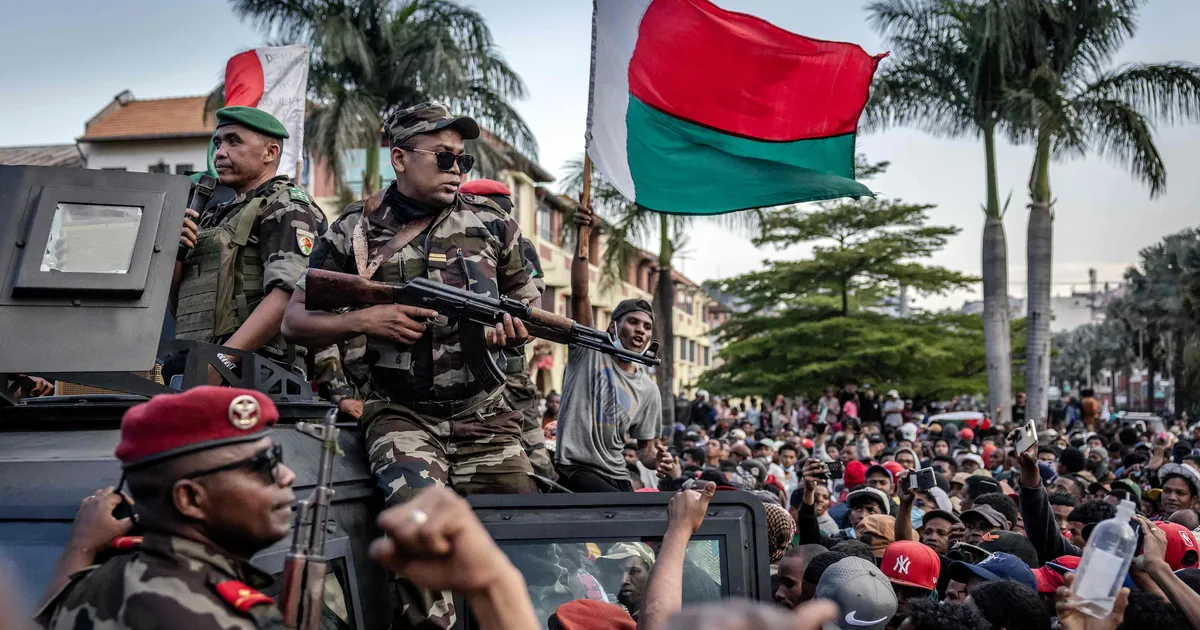 Madagaskaril läksid sõjaväelased meeleavaldajate poolele üle