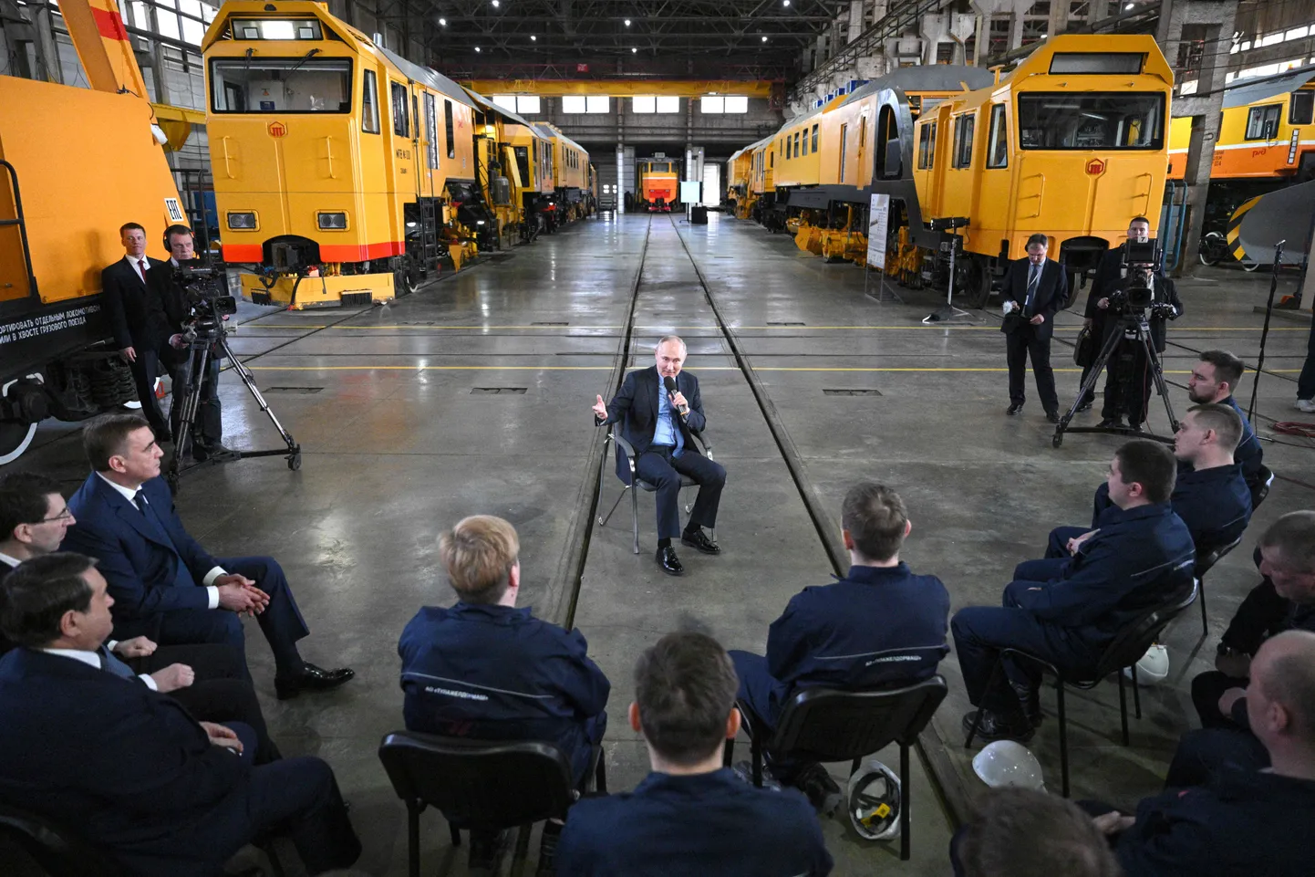 Vladimir Putin 4. aprillil Tulazheldormaši masinatehases.