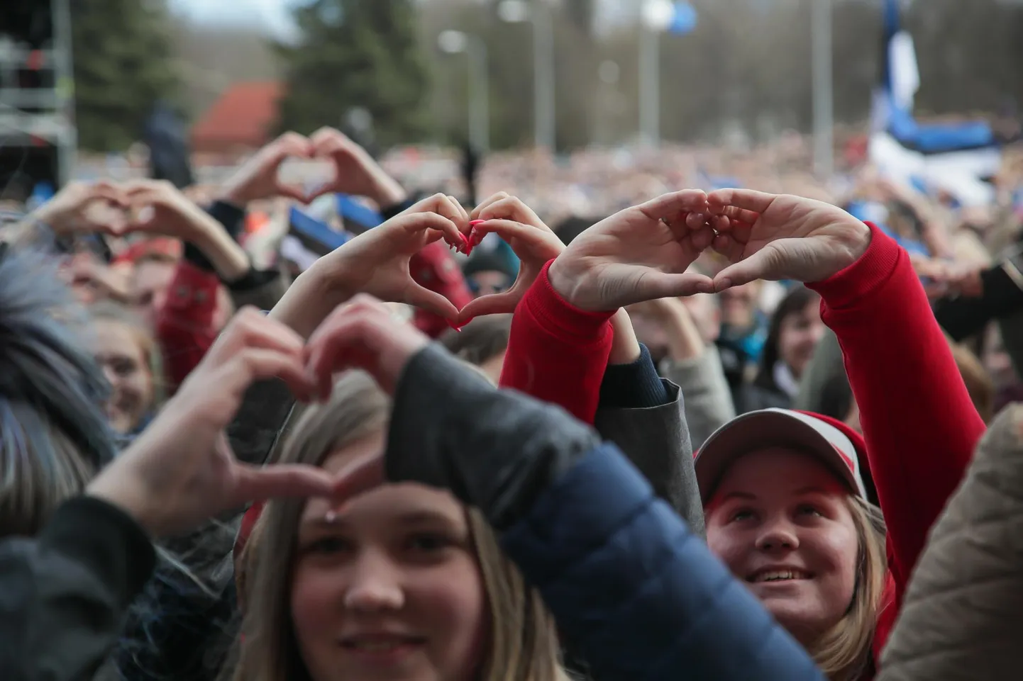 Liikumine Kõigi Eesti seisab mõtte-, sõna-, arvamus-, ajakirjandus-, eneseteostus- ja kunstilise vabaduse eest, arstide ja õpetajate vabaduse eest oma tööd teha. Vabaduse eest ise oma keha ja vaimu üle otsustada.