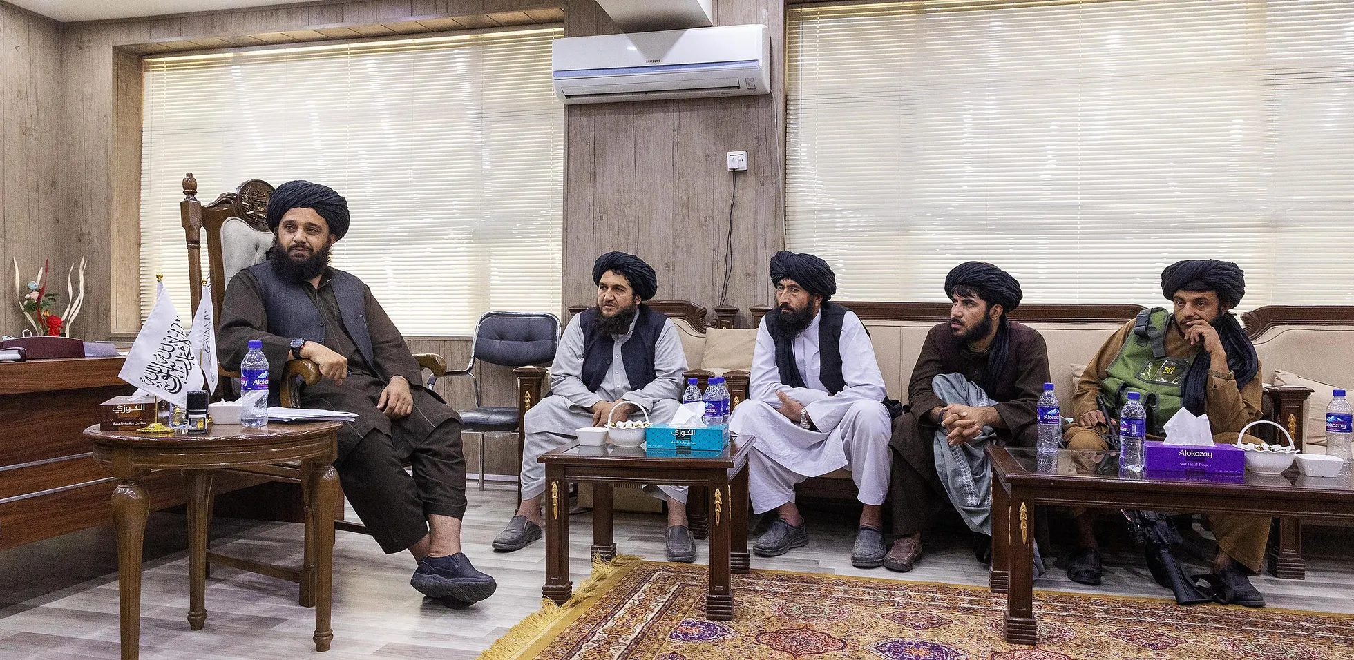 Nangahari asekuberner Naiz Mohammed Wahej oma kaaskonnaga.