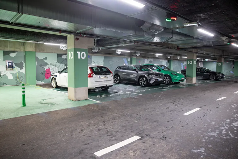 T1 keskuse uuendused. Elektrilautode laadimine. Parkla roheline tsoon