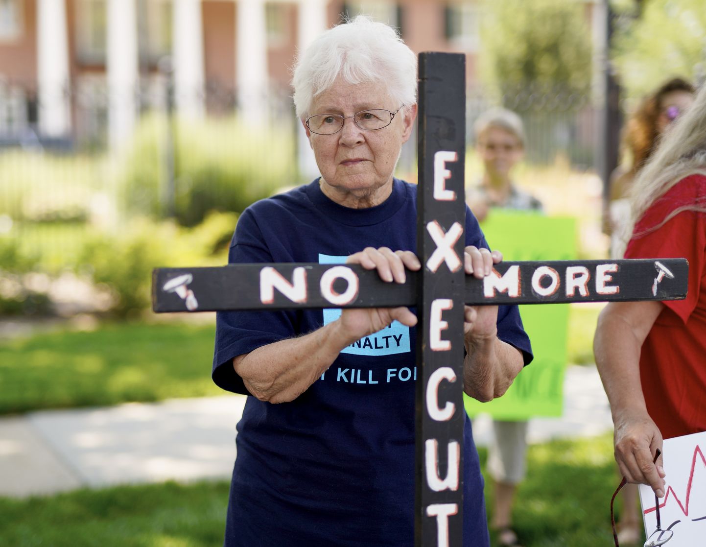 Marylyn Felion protesteerib Lincolnis surmanuhtluse vastu. Nebraska kavatseb järgmisel nädalal toime panna esimese hukkamise üle 20 aasta.