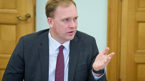 Latvijas Zemnieku savienība par premjera amata kandidātu virza Valaini