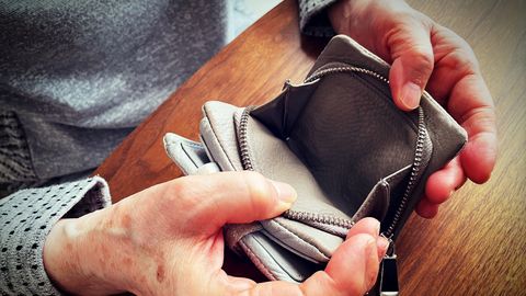 Sirmgalve zaudē tūkstošiem eiro – par dalību krāpniecības shēmā apcietināts naudas kurjers