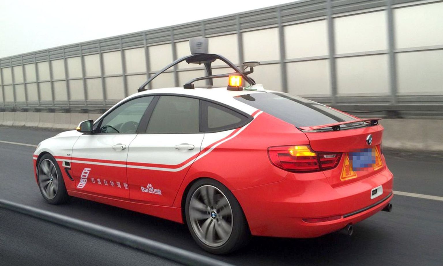 BMW arendab isesõitvat autot muuhulgas koos Hiina ettevõttega Baidu, kellega on tehtud ka mitmeid teste.