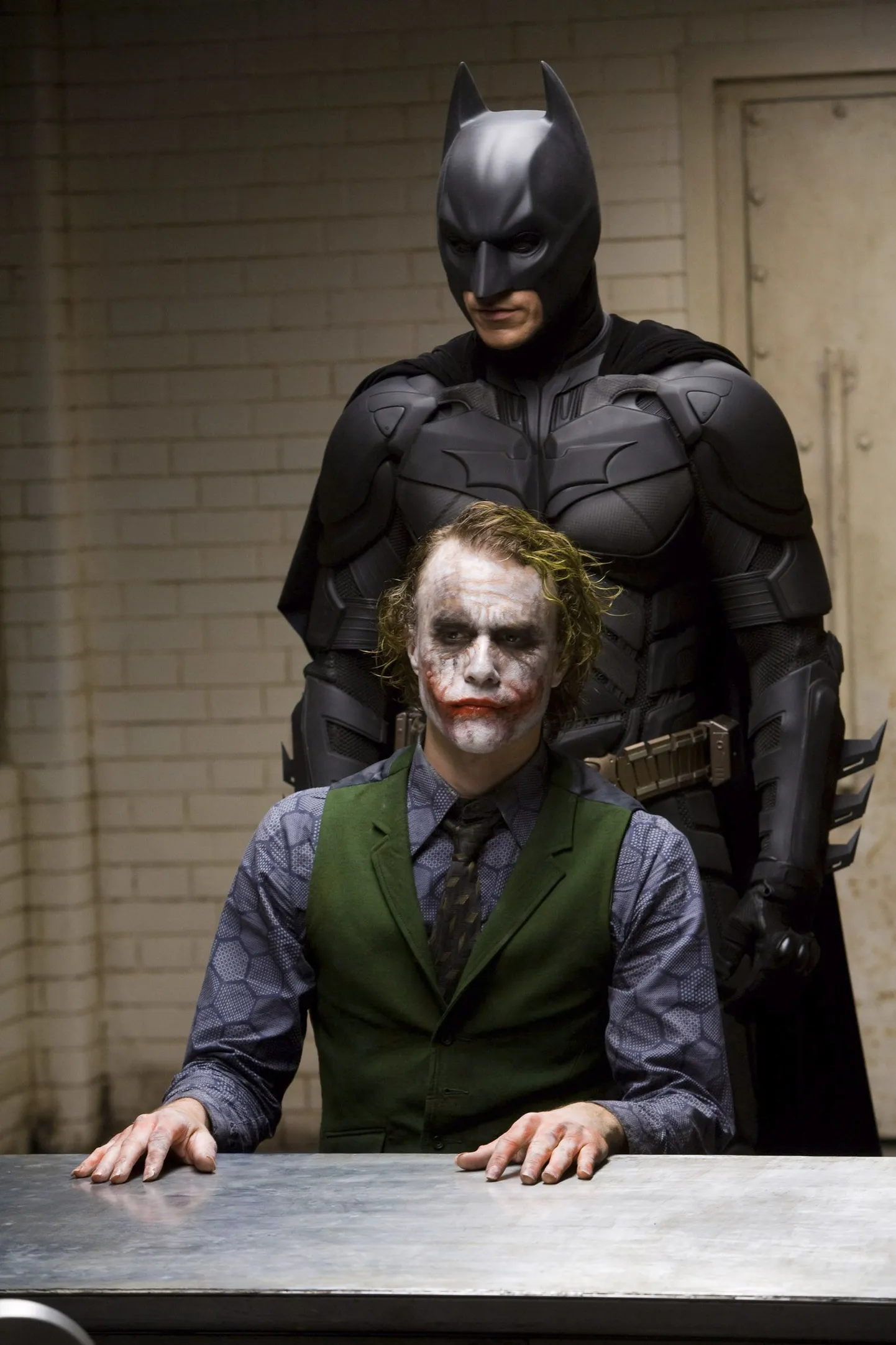 Kaader filmist «The Dark Knight». Fotol Batman (Christian Bale) ja Jokker (Heath Ledger)