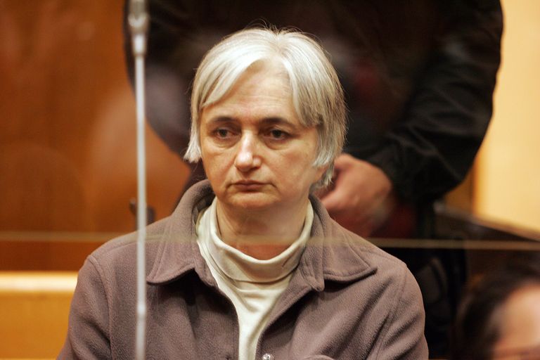 Sarimõrvari Michel Fourniret eksnaine Monique Olivier 29. mail 2008 Põhja-Prantsusmaa Charleville-Meziere kohtus.