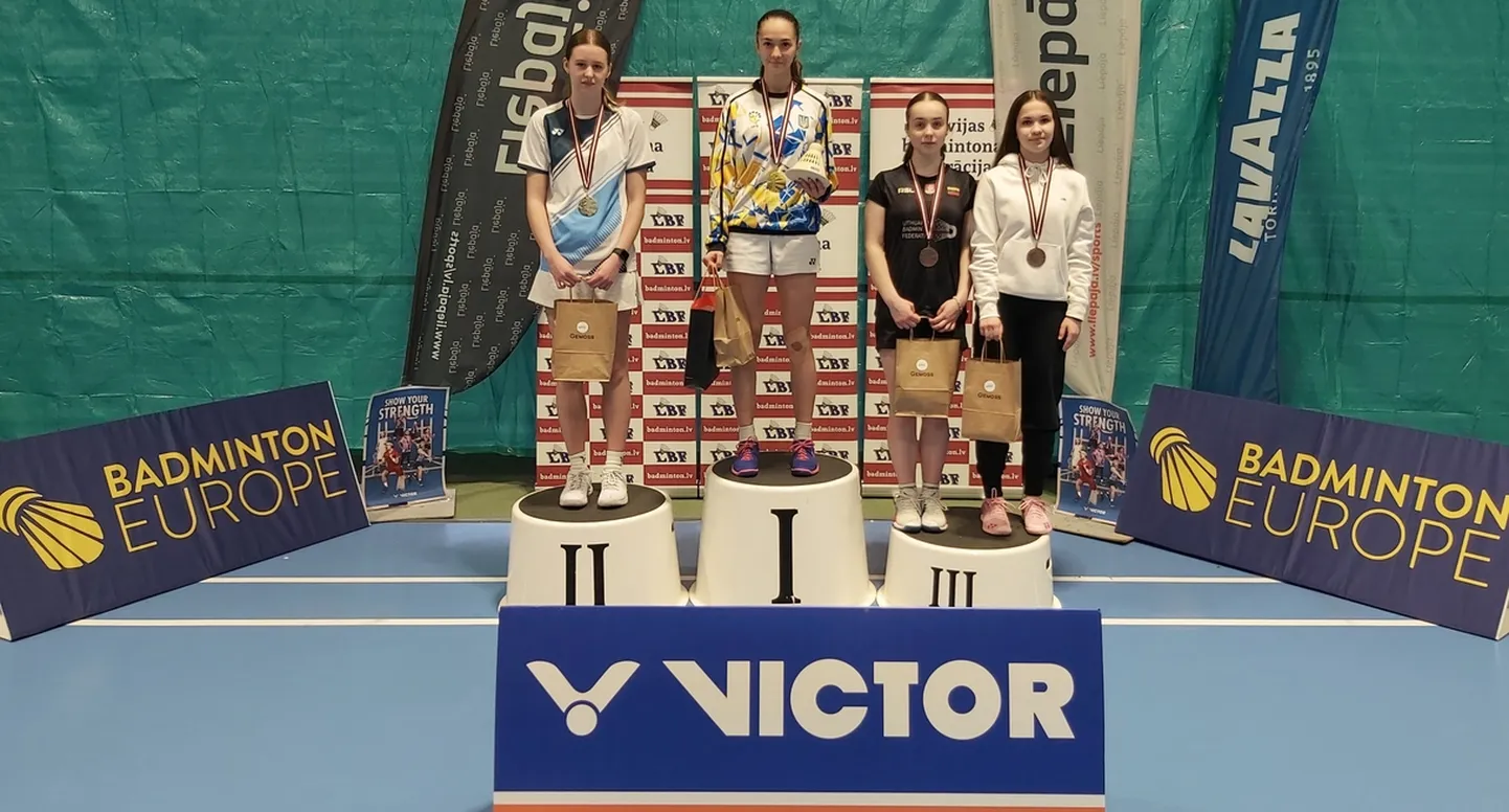 Neidude üksikmängus võitis teise koha Marija Paskotši (vasakul), jäädes finaalis alla Ukraina mängijale Maria Koriaginale seisuga 21:11, 21:3. Romili Vakk (paremal) jäi jagama 3.-4. kohta.