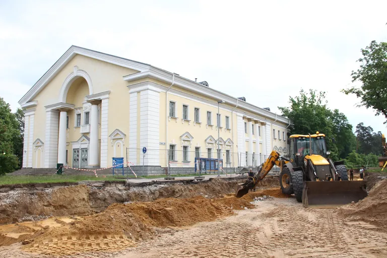 Раскопки в Силламяэ проходят прямо под стенами ДК.