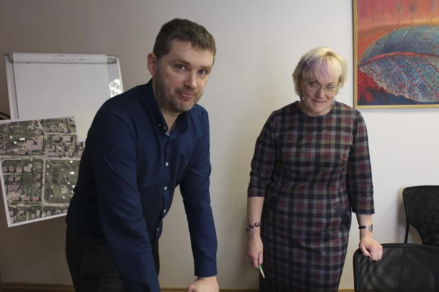 Viljandi linnavalitsuse majandusameti juht Reevo Maidla tõdes, et linnastaadionide parandamisega ei maksa kiirustada. Tänavuses linnaeelarves selleks raha pole, küll aga lubas haridus- ja kultuuriameti juhataja Mall Kõiv, et linn töötab juuniks välja plaani, millised koolistaadionid peaksid olema.