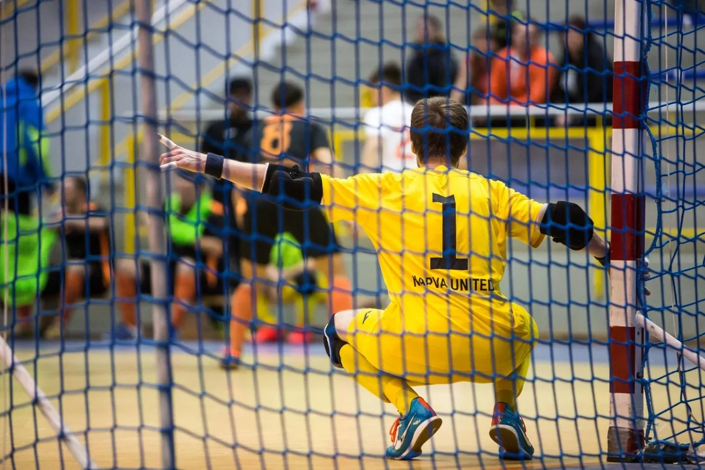 Tasavägiselt kulgevatel Eesti saalijalgpalli esiliiga meistrivõistlustel hoiab jämedat otsa enda käes Narva United FC teine rivistus.