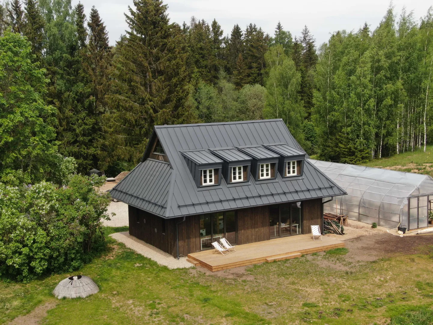 Maajaama uus maja.