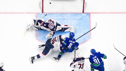 Merzļikins neglābj "Blue Jackets" no zaudējuma, Girgensonam uzvara ar "Lightning"