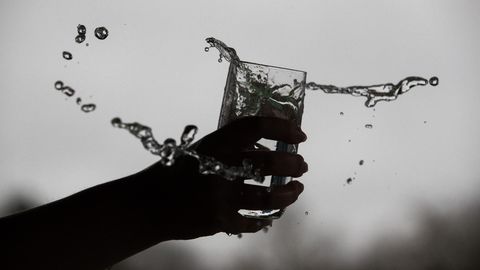 Parkinsoni tõbi häirib keha liikumist ja käe värisemine on üks levinumaid tunnuseid. Parkinsoni tõbi häirib keha liikumist ja käe värisemine on üks levinumaid tunnuseid.