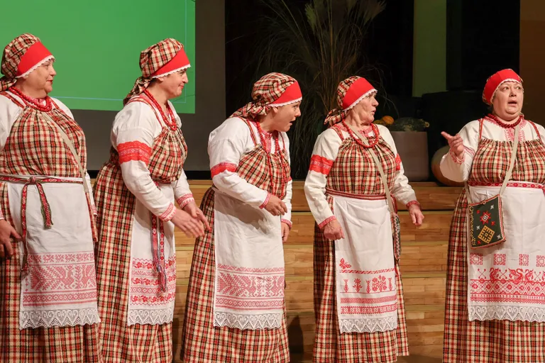 Glūdas pagasta slāvu folkloras kopa "Slavjanočki. Kolektīvā darbojas dažādu slāvu tautību pārstāvji: krievi, baltkrievi, ukraiņi un arī latvieši. Festivāla "Baltica" repertuāra pārbaudes skate Vecumniekos.