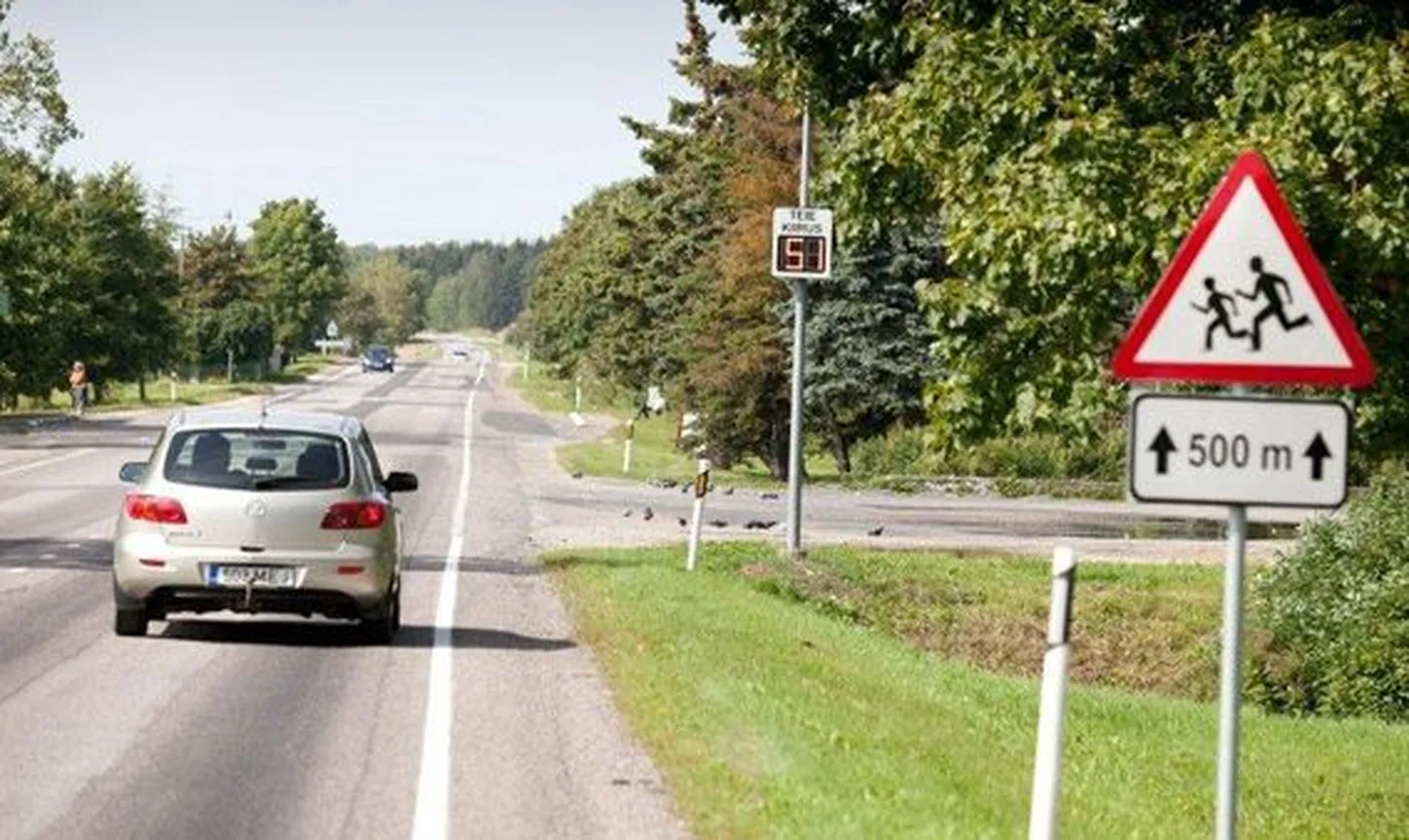 Huljal näitab kiirust elektrooniline tabloo.