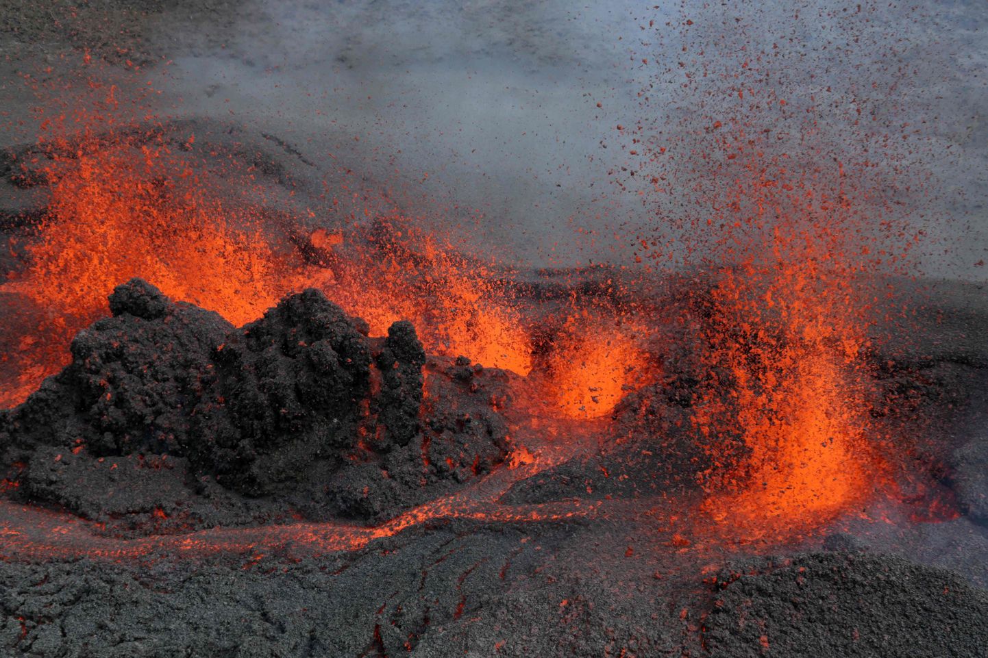 Ülitugevaid vulkaanipurskeid peetakse üheks võimalikuks inimkonnale hukatuslikuks looduskatastroofiks.