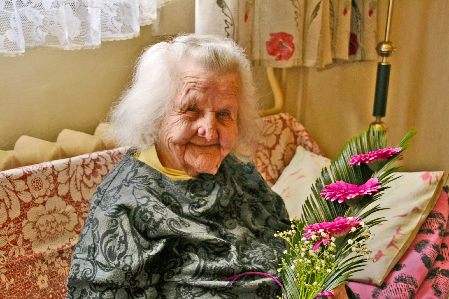 Võiks ju mõelda, et ehk on hea, kui sind on aasta nooremaks kirjutatud, aga aprilli lõpus ametlikult 99- ja tegelikult 100-aastaseks saanud Floriede Uzdanova nii ei arva. Tema peab oma sünnipäevi ikka nii, nagu see õige on.