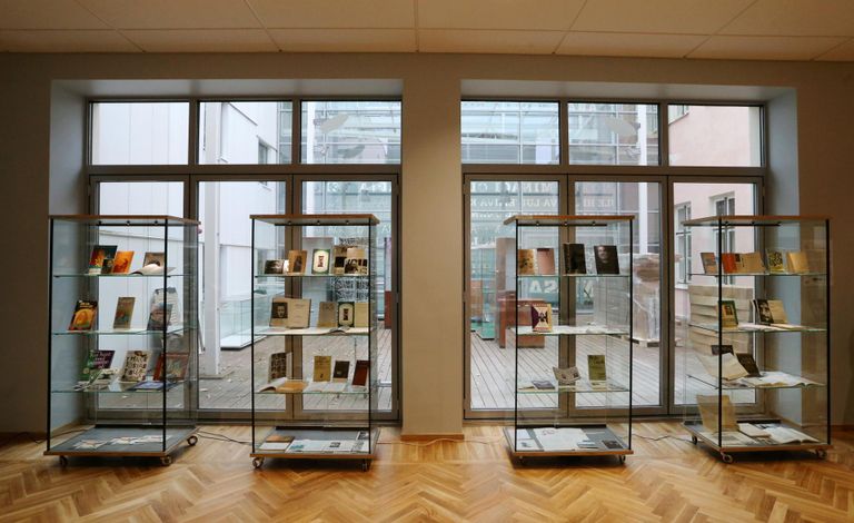 Kirjandusmuuseumi saalis saab 20. veebruarini vaadata Paul-Eerik Rummo teoste ja muugi temaga seonduva näitust.
