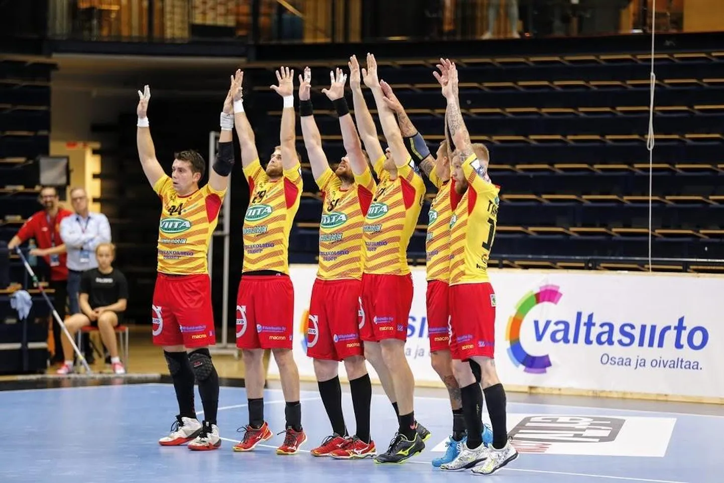 Riihimäe Cocksi käsipallurite pingutustest jäi hooaja kolmandas Meistrite liiga mängus väheks, et pidurdada Poola hõbedaklubi rünnakuid.