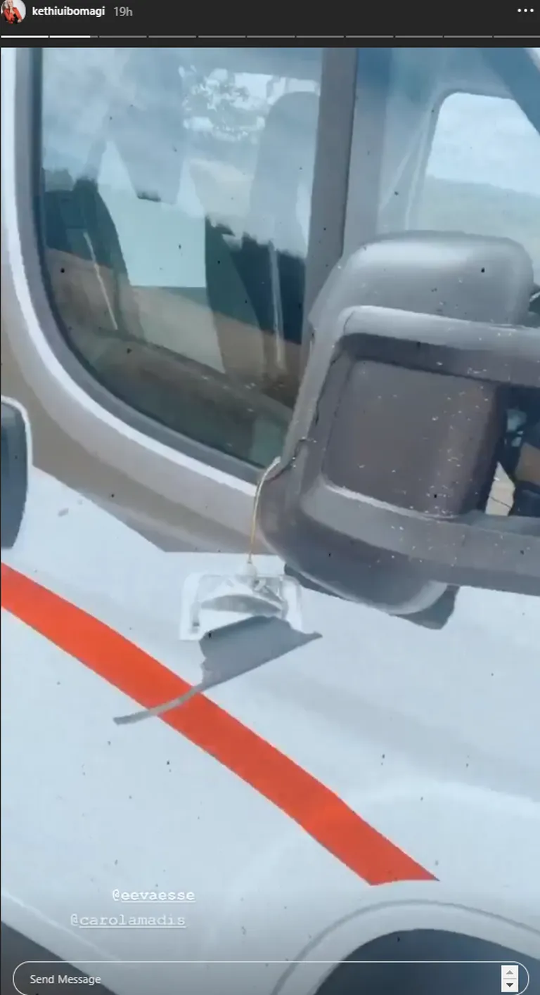 Avariis sai kahjustada matkaauto tahavaatepeegel.