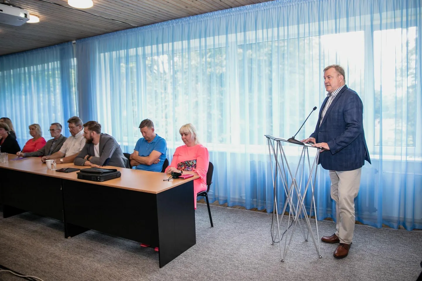 Volikogu otsustas määrata vallavanem Aivar Mäele preemia valla efektiivse turundamise ja valla arengusse panustamise eest.