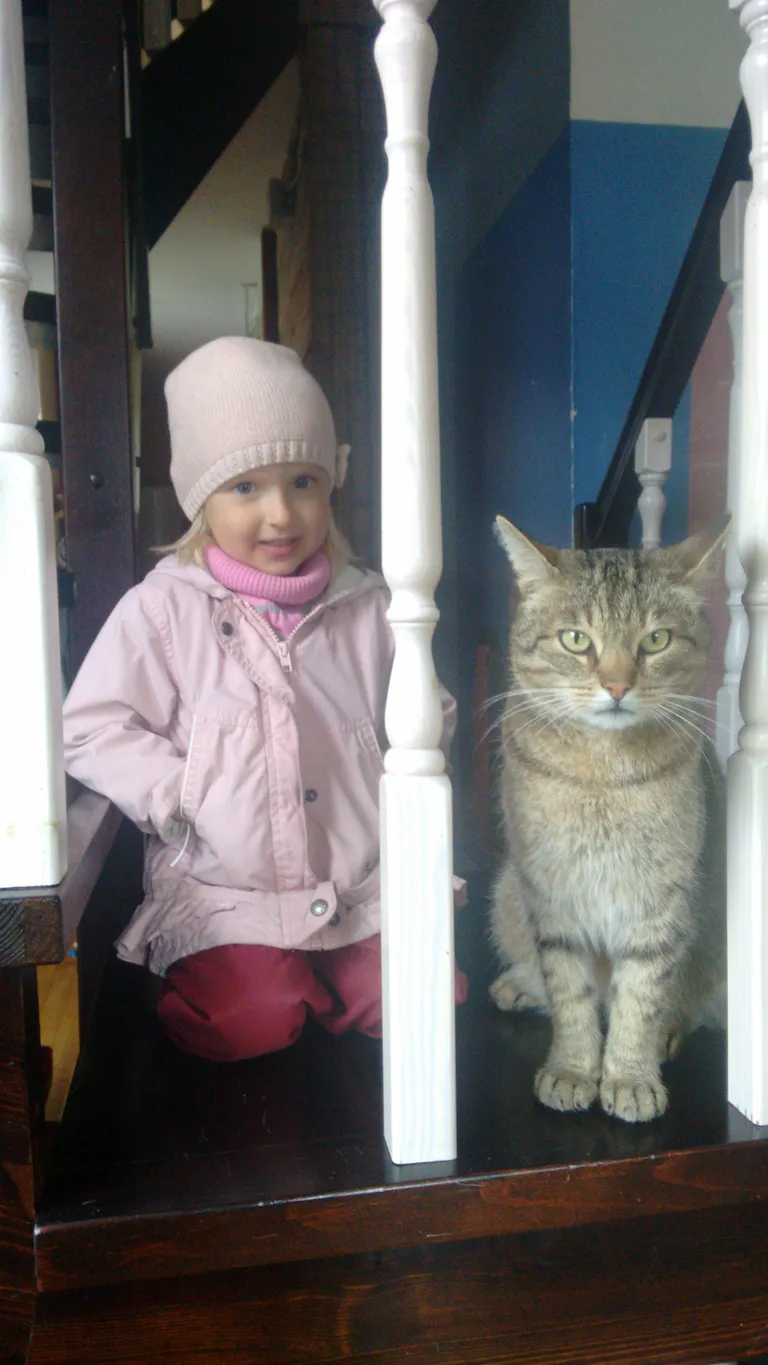 Saue vallavanema Andres Laisa 3-aastane tütar Amelie ja 5-aastane Zimba. Need kaks on õpetatud teineteise soove austama.
