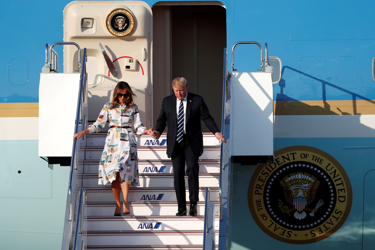 USA president Donald Trump ja esimene leedi Melania Trump saabusid riigivisiidile Jaapanisse.