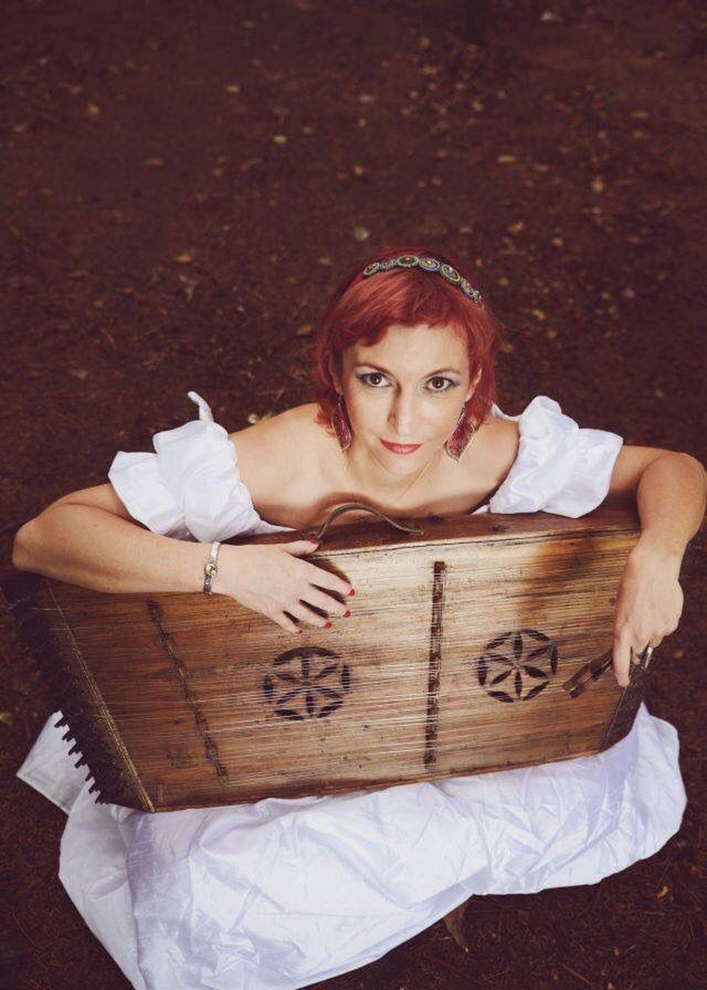 Ania Broda on üks omapärasemaid hääli poola muusikamaastikul. Pühendunud traditsioonilisele- ja folkmuusikale, on tema meeldejäävalt eriline hääl tuntud ennekõike Kapela Brodów ansamblist, mille alustalaks oli ta aastaid. Koos selle kapelliga salvestasid nad viis suurt albumit, millest 2001. aasta "Pieśni i Mélodie na rozmaite Święta" tunnistati Poola parimaks folkalbumiks.