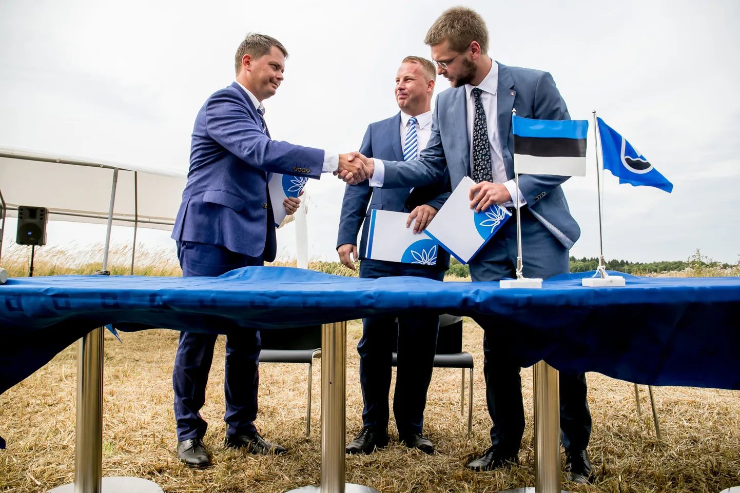Tulevase riigigümnaasiumi krundil Viimsi vallas Randvere tee ja TammepÃµllu tee ristil allkirjastati kokkulepe riigigümnaasiumi rajamiseks. Allkirjastasid Viimsi vallavanem Andres Kaarmann, volikogu esimees Jan Trei ja haridus- ja teadusminister Jevgeni Ossinovski.