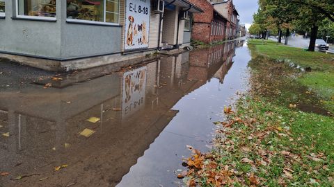 Mitu ristmikku uputab tavalise saju järel. Kuidas töötab Pärnu sademeveesüsteem pärast sajandi vihma?