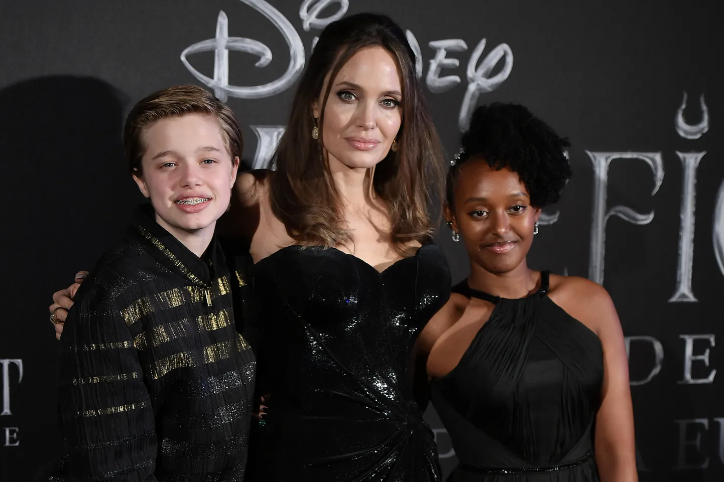 Анджелина Джоли с детьми Шайло Нувель и Захарой Марли.