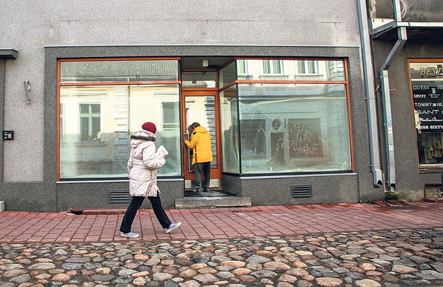 Talvel näis, et Rüütli tänav jookseb äridest tühjaks. Kevad on Pärnu peatänavale uut elu toomas: Rüütli 39 majas näiteks avatakse aasiapärane söögikoht.