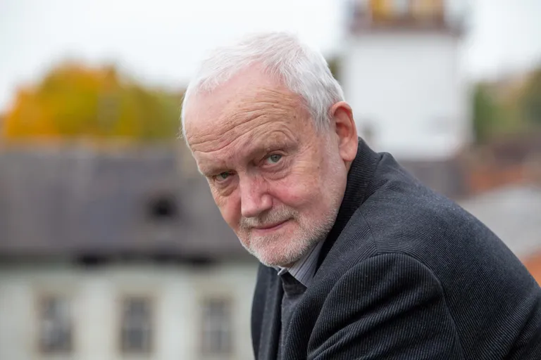 Jaak Allik, teatrikriitik.