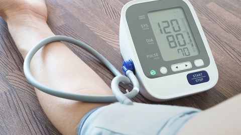 Kuigi süstoolsel vererõhul on suurem mõju, ennustavad südameataki või insuldi riski mõlemad - nii süstoolne kui ka diastoolne vererõhk. Kuigi süstoolsel vererõhul on suurem mõju, ennustavad südameataki või insuldi riski mõlemad - nii süstoolne kui ka diastoolne vererõhk.