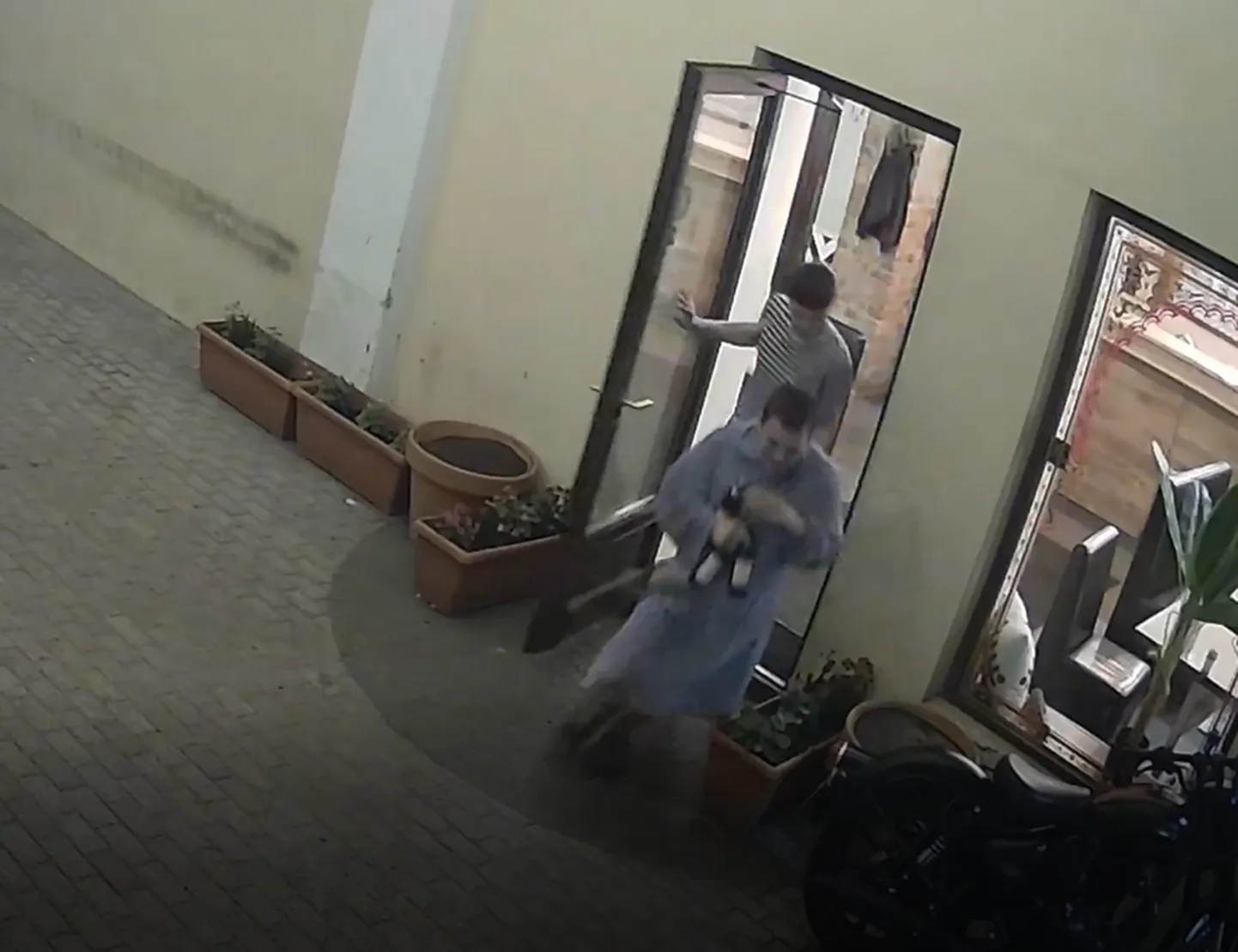 Разыскиваются двое мужчин