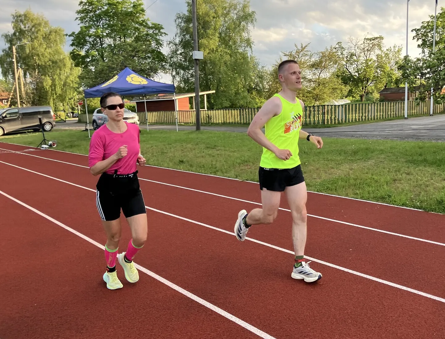 TIITLI POOLE: Julia Rakitina ja Kaur Alle võistlusrajal.