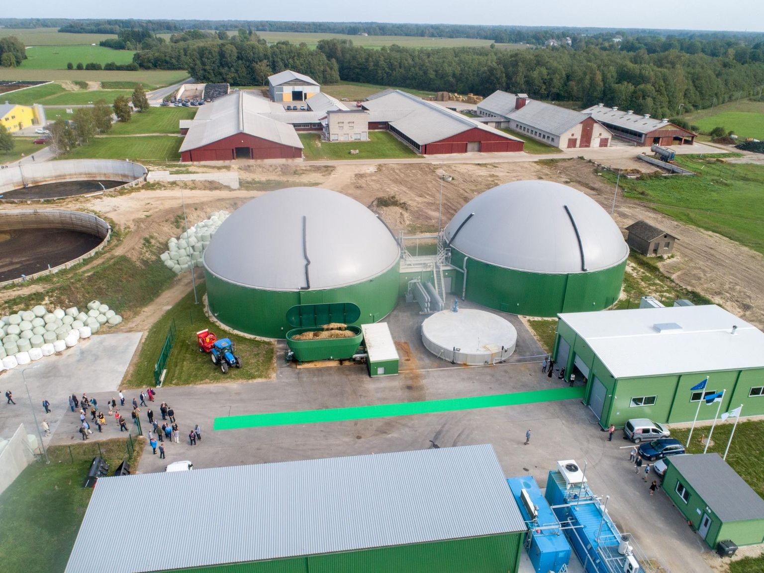 Kolm aastat tagasi avati Põhja-Sakala vallas Koksveres põllumajanduslik biometaanijaam, mille toodang läheb sõidu­vahendite kütuseks.