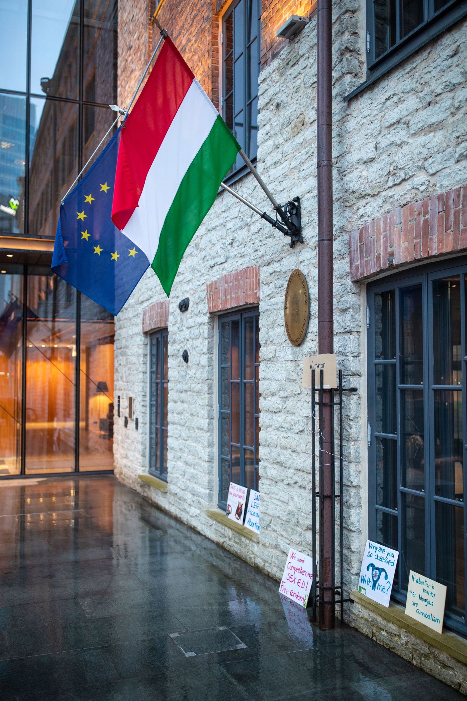 Ungari valitsuse tegusid kritiseeriv meeleavaldus Ungari saatkonna ees Tallinnas. Pilt on illustratiivne.