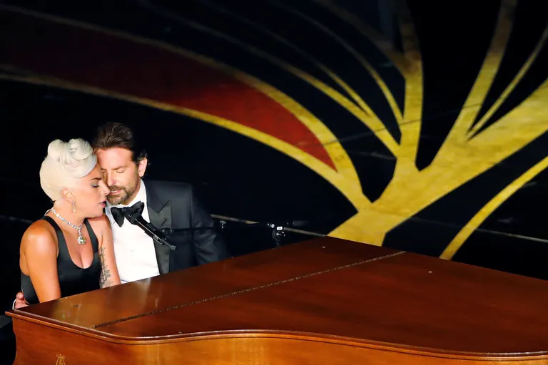 2019. aasta Oscarite jagamine, kus Bradley Cooper ja Lady Gaga esitasid tundeküllaselt pala «Shallow».