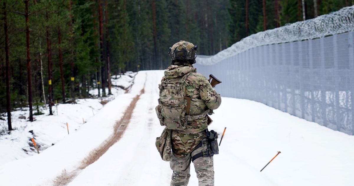 HÜBRIIDSÕDA ⟩ Läti piirivalve läheb kasvava migrandisurve tõttu tagasi erirežiimile