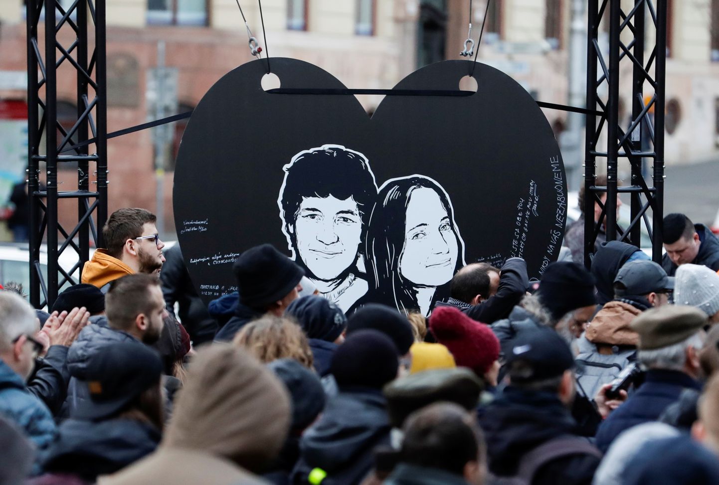 27-летний журналист Ян Куцияк и его невеста Мартина Кушнирова были застрелены в феврале 2018 года у себя дома в 65 километрах от Братиславы.